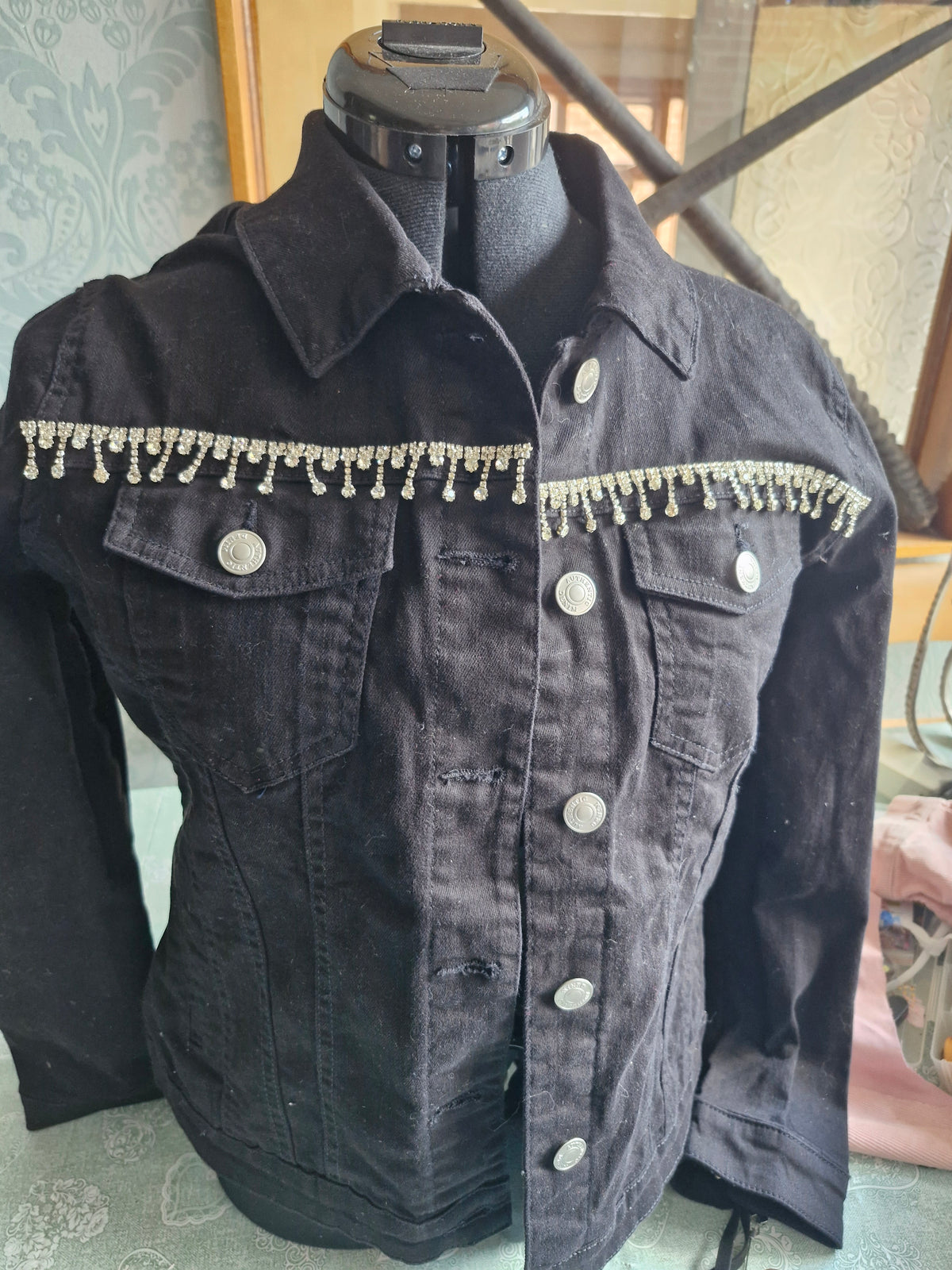 Elvis has left.... His Jacket